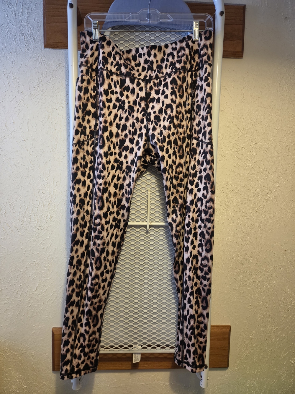 Victoria's Secret Leopard Print Leggings in Pink and Black